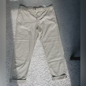 US size: 32 Zara Men’s plaid tapered cuffed dress pants in Great condition